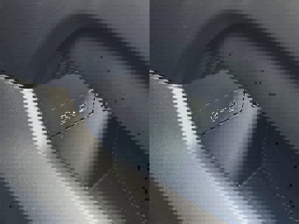 Used 2025 Porsche Macan 4S Electric image 22