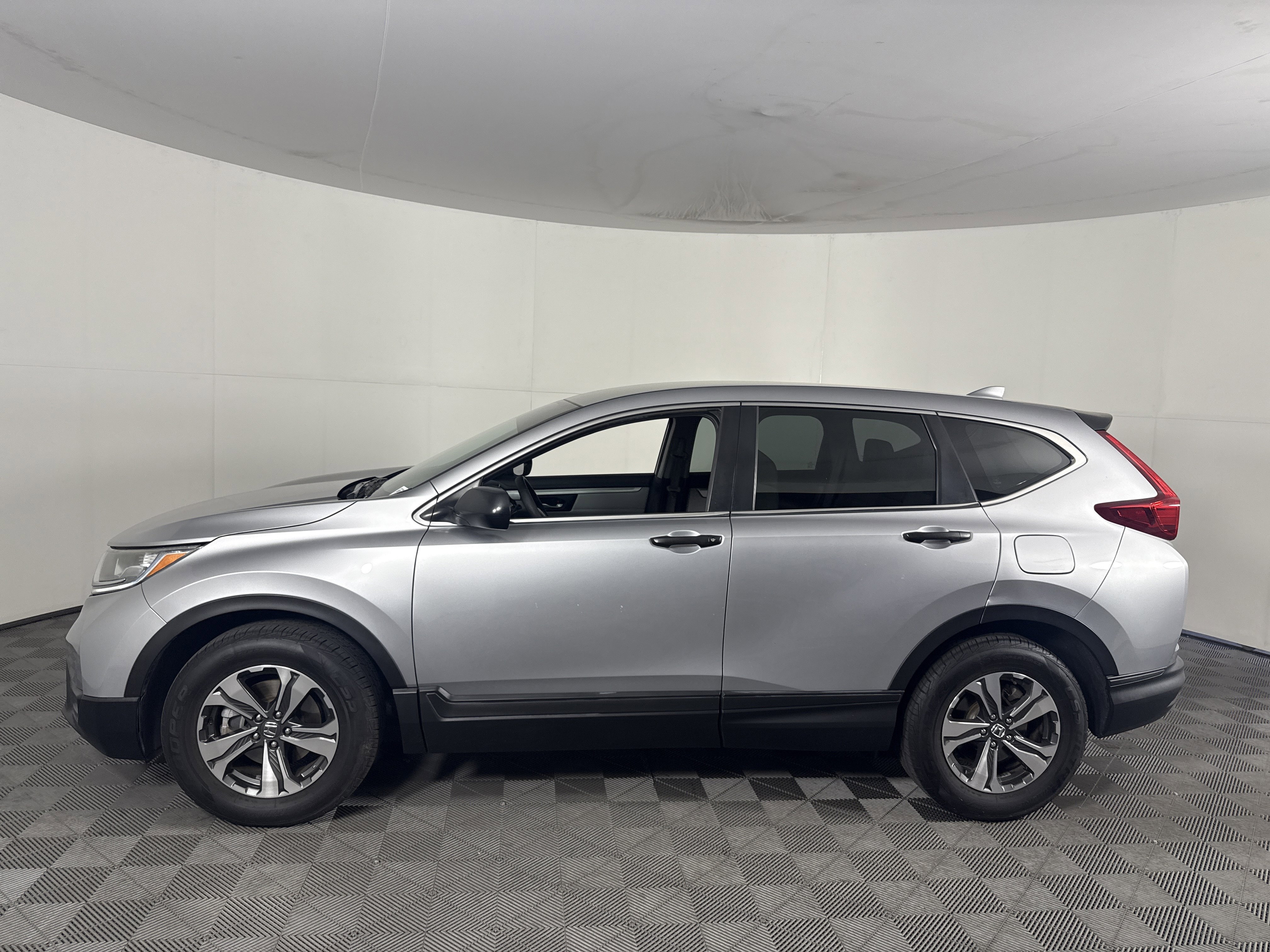Used 2018 Honda CR-V LX image 9
