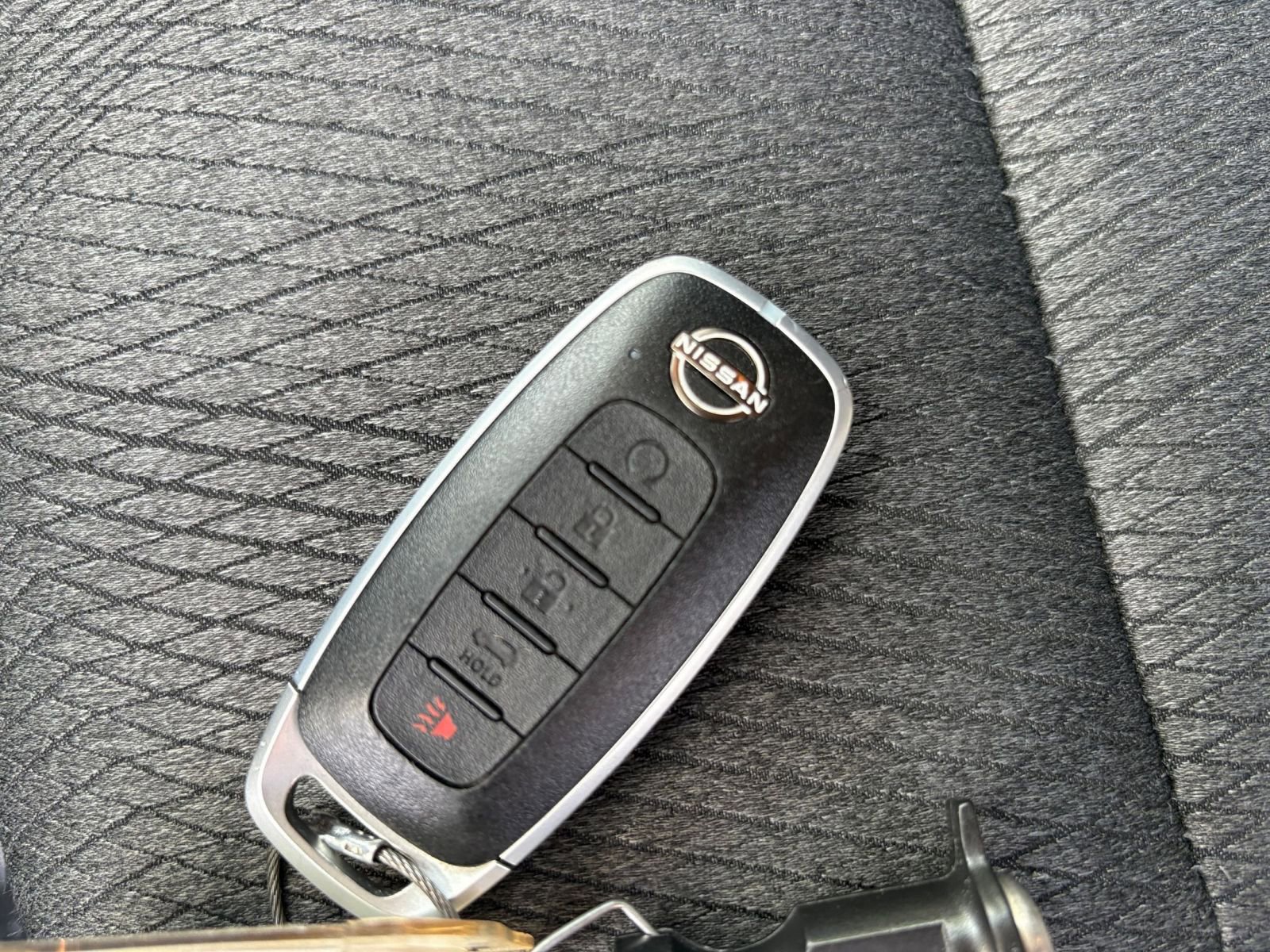 Used 2025 Nissan Rogue SV image 27