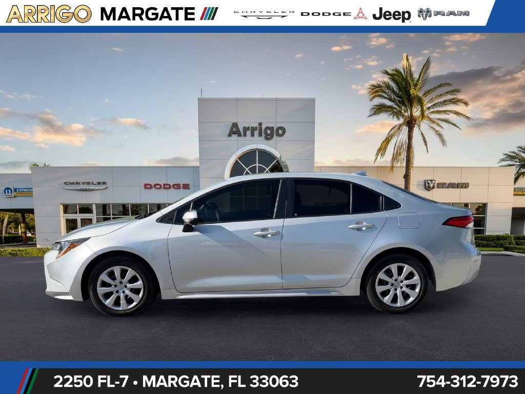 Used 2021 Toyota Corolla LE FWD image 4