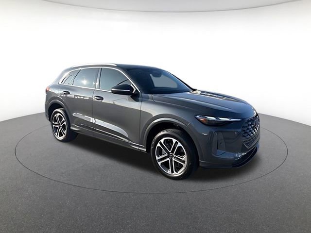 Used 2025 Audi Q5 Premium w/ Convenience Package image 1