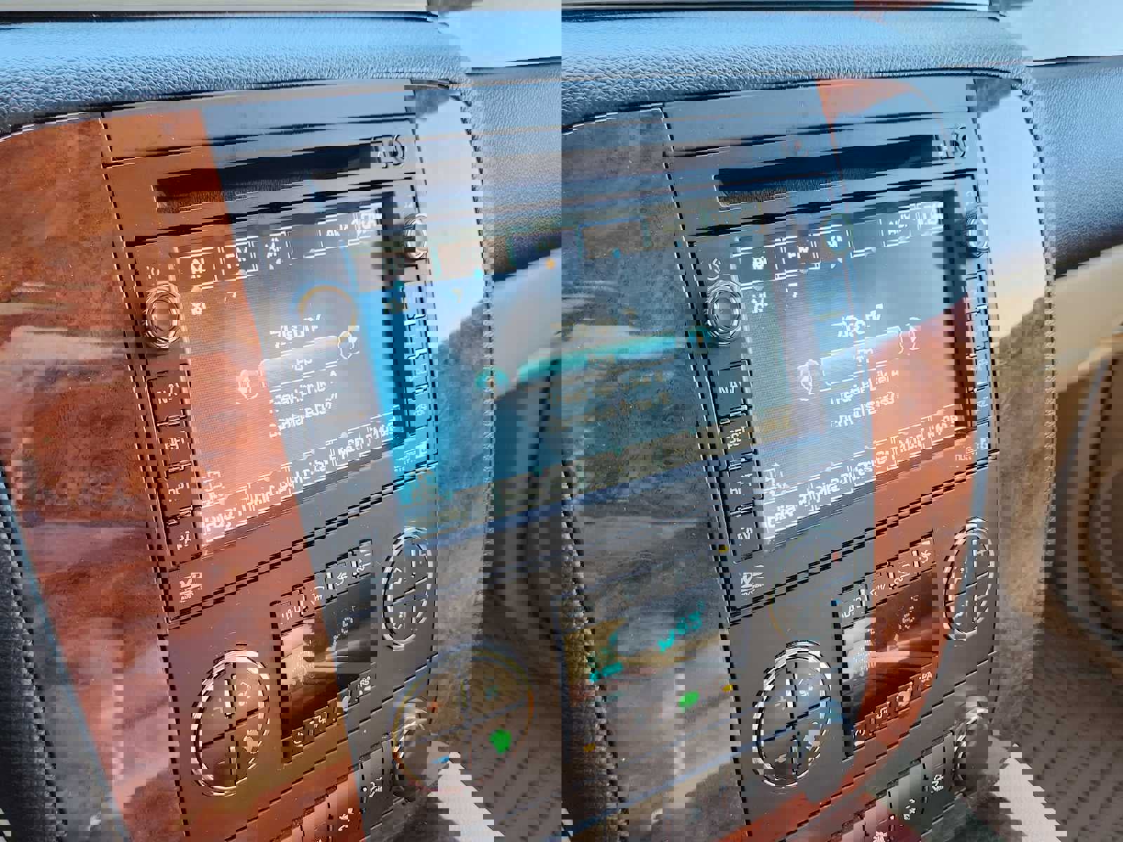 Used 2008 Chevrolet Avalanche LTZ w/ LTZ Preferred Equipment Group image 21