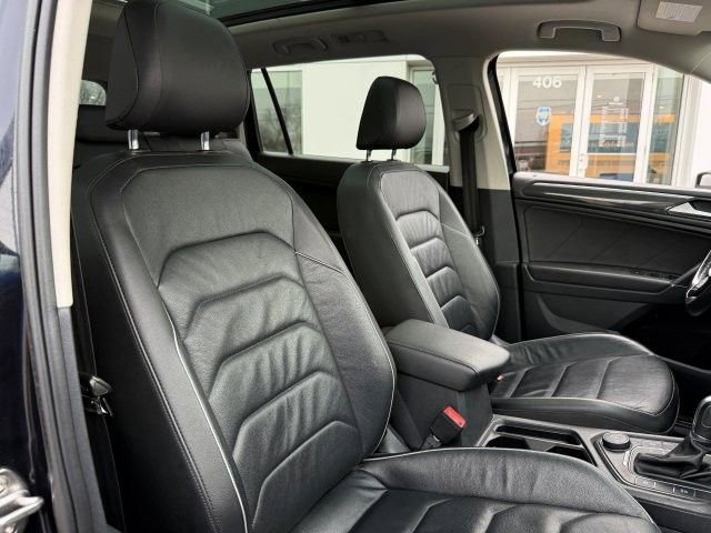 Used 2018 Volkswagen Tiguan SEL Premium w/ 3rd Row Seat Package image 24