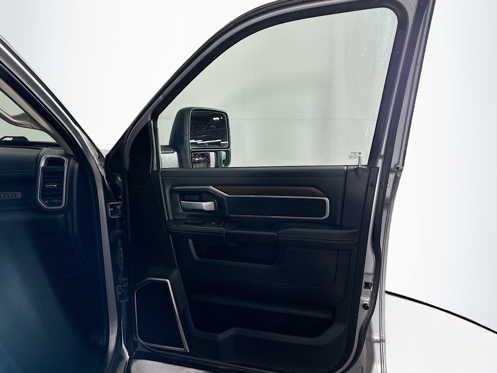 Used 2024 RAM 2500 Laramie image 31