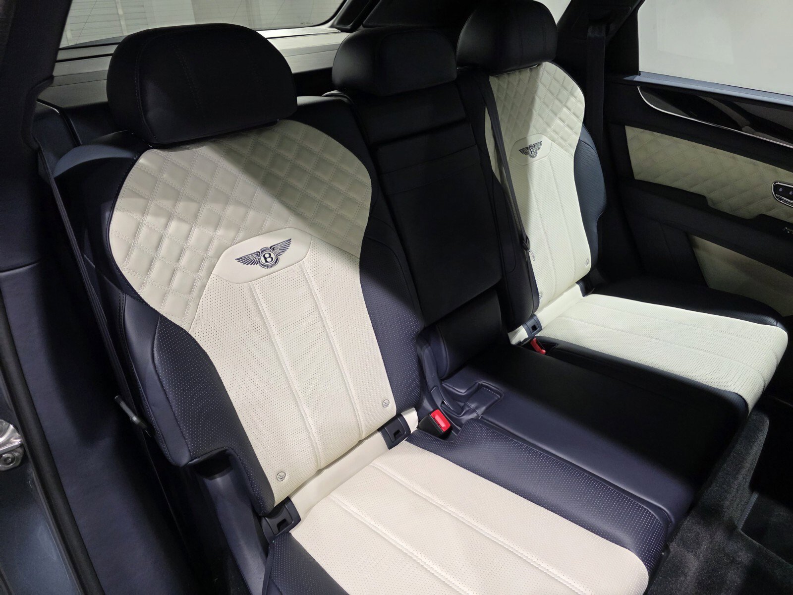 Used 2021 Bentley Bentayga image 23