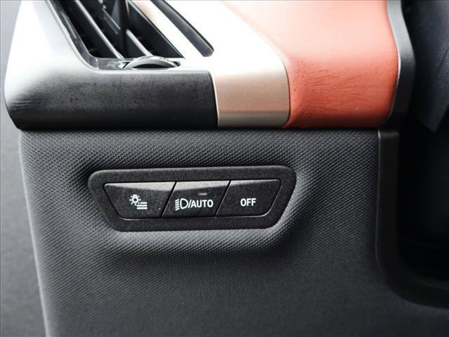 Used 2023 BMW iX xDrive50 w/ Sport Package image 12