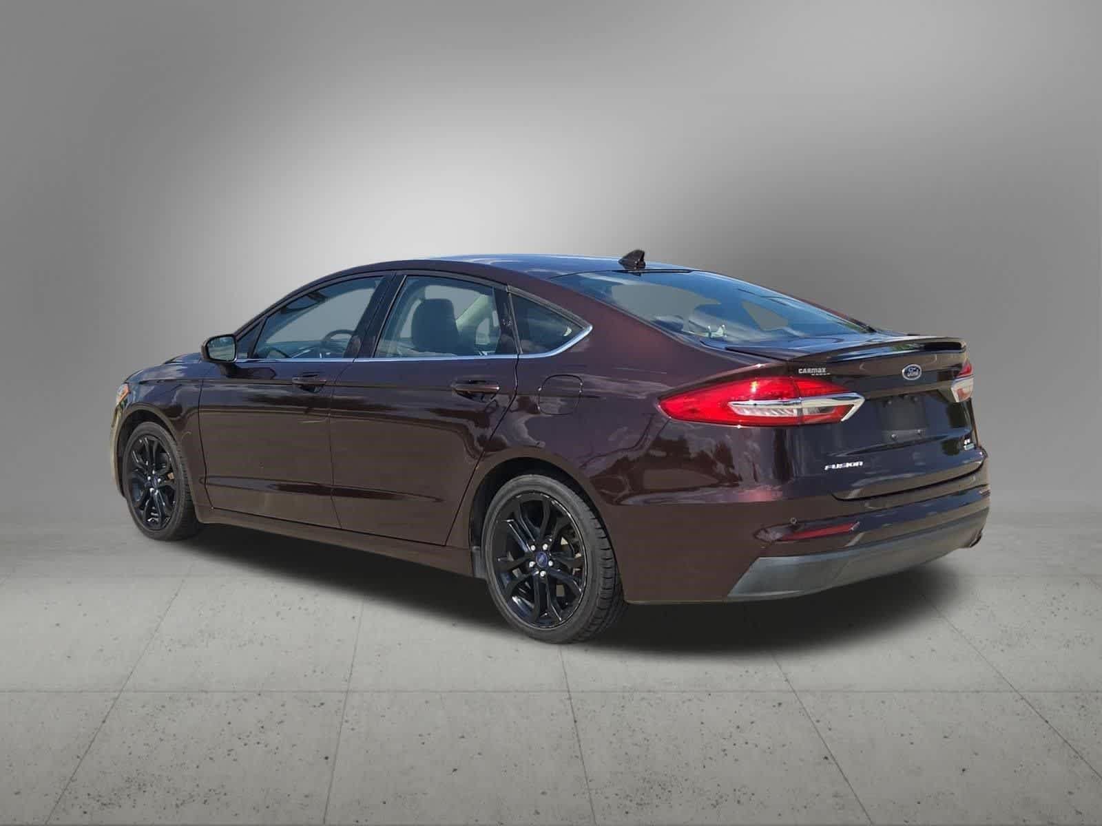Used 2019 Ford Fusion SE w/ Equipment Group 151A FWD image 4