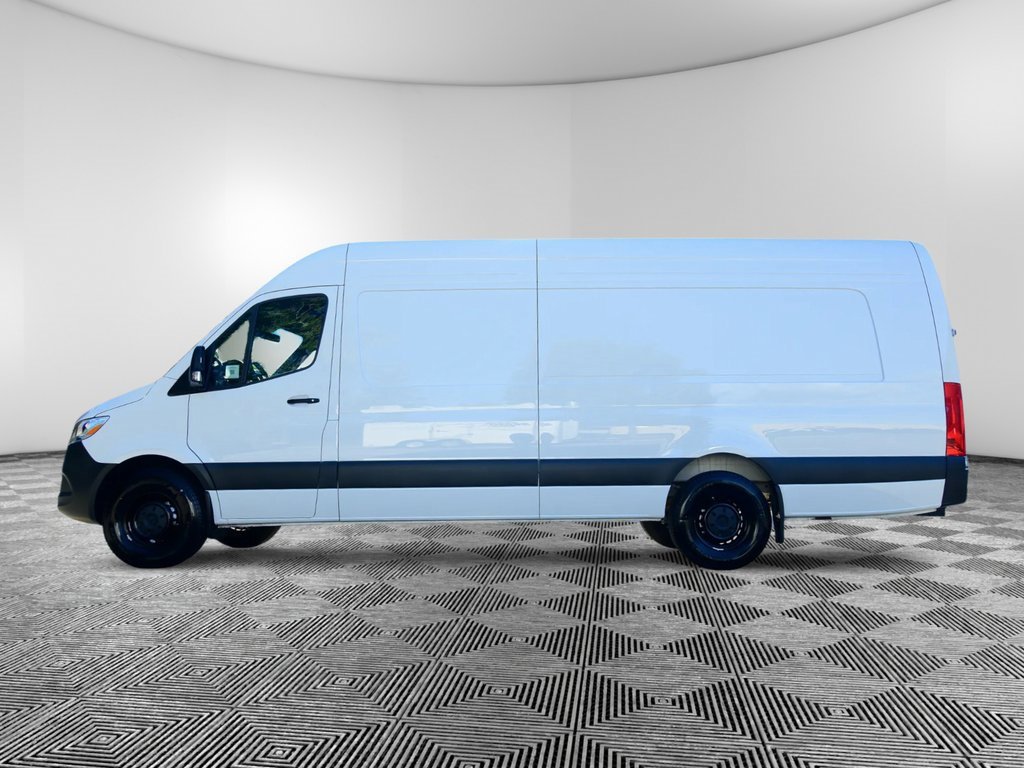 Used 2025 Mercedes-Benz Sprinter 2500 image 2