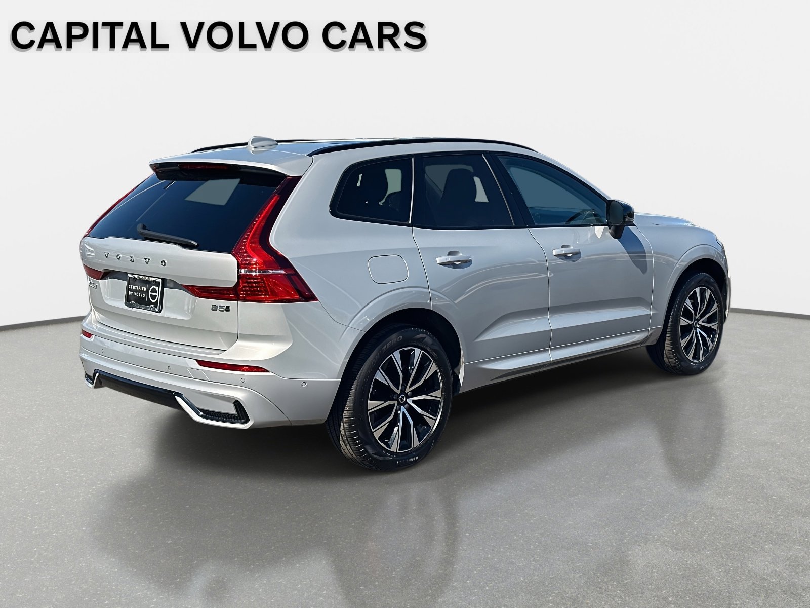 Certified 2025 Volvo XC60 B5 Plus image 5