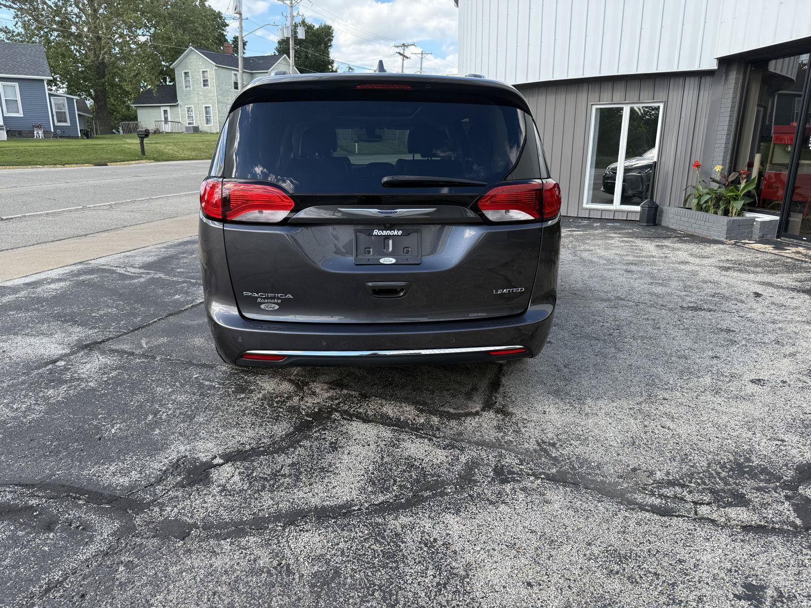 Used 2019 Chrysler Pacifica Limited FWD image 6