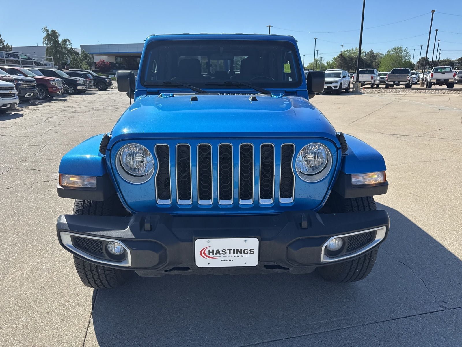 Used 2021 Jeep Gladiator Overland w/ Cold Weather Group AWD/4WD image 9