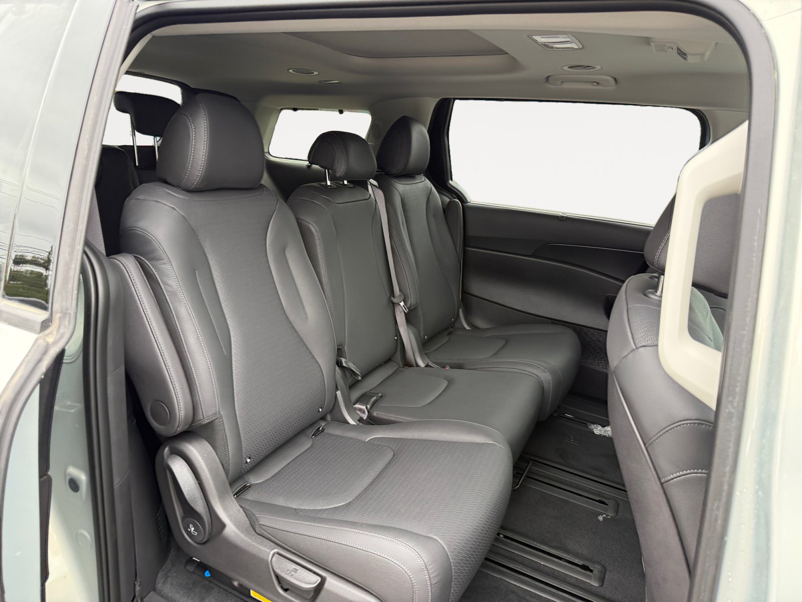 New 2027 Kia Carnival SX Prestige FWD image 18