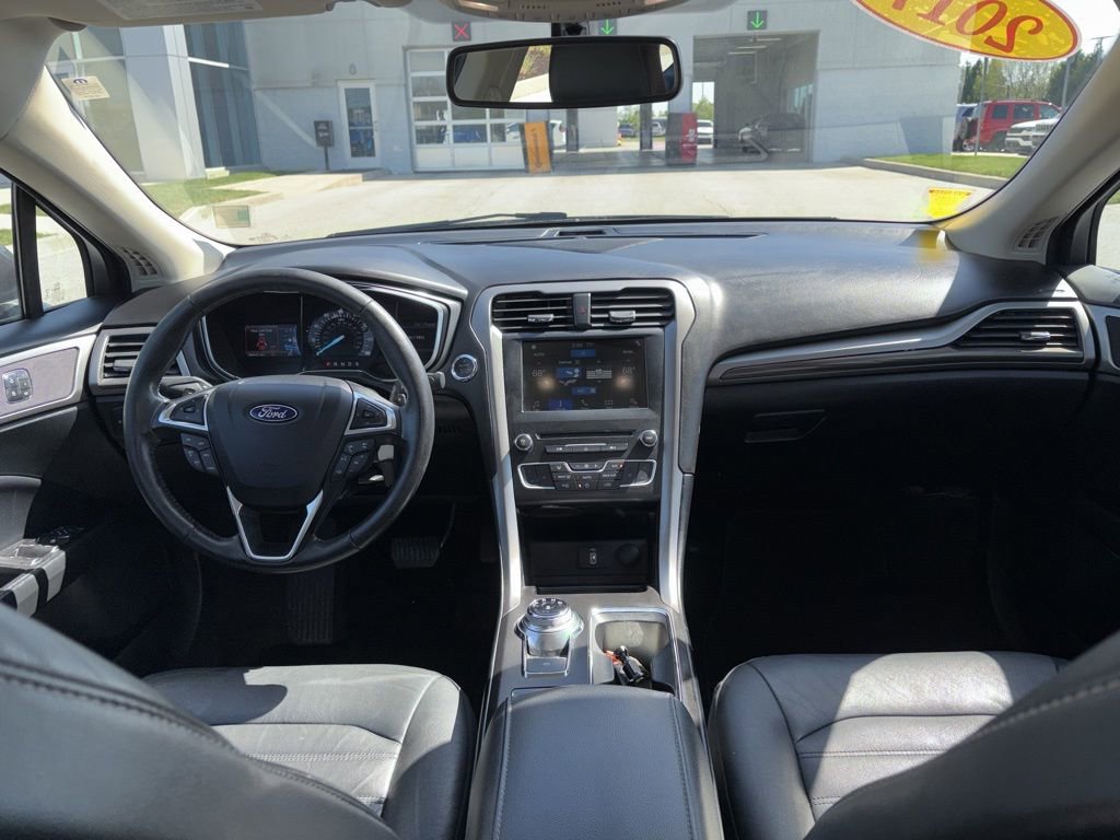 Used 2017 Ford Fusion SE w/ Fusion SE Technology Package FWD image 10