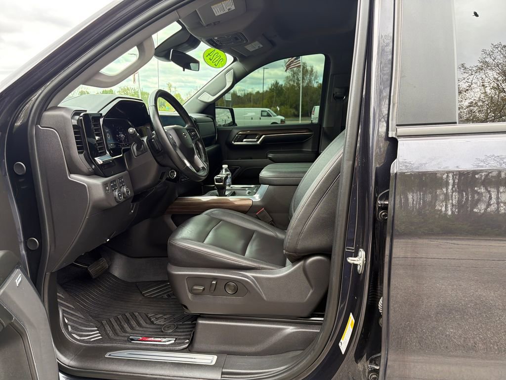Used 2024 Chevrolet Silverado 1500 LT Trail Boss w/ LT Trail Boss Premium Package AWD/4WD image 10