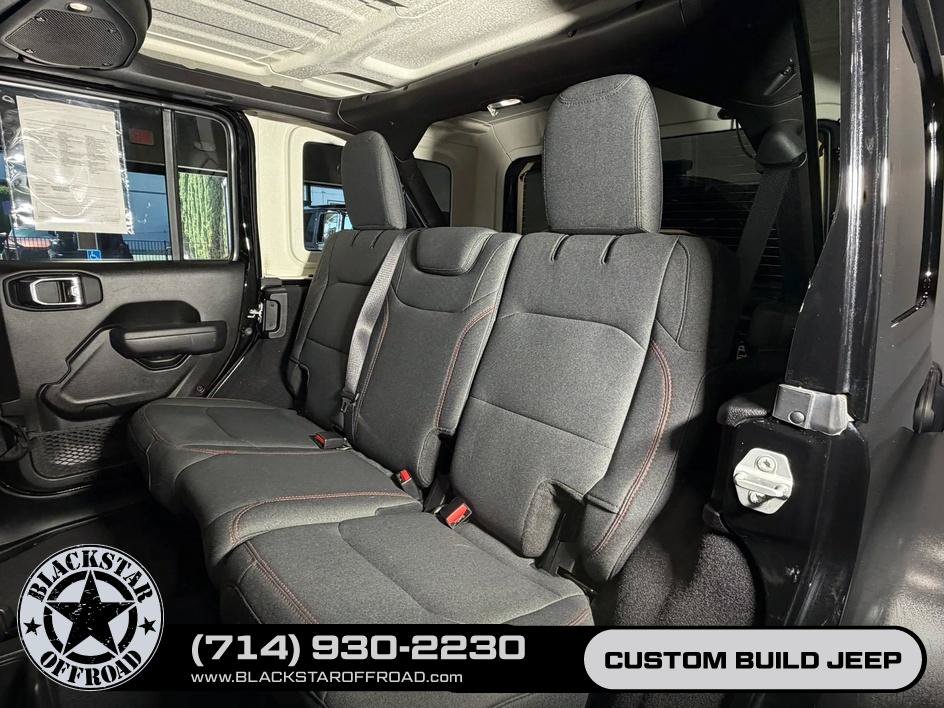 Used 2025 Jeep Wrangler Unlimited Rubicon AWD/4WD image 16