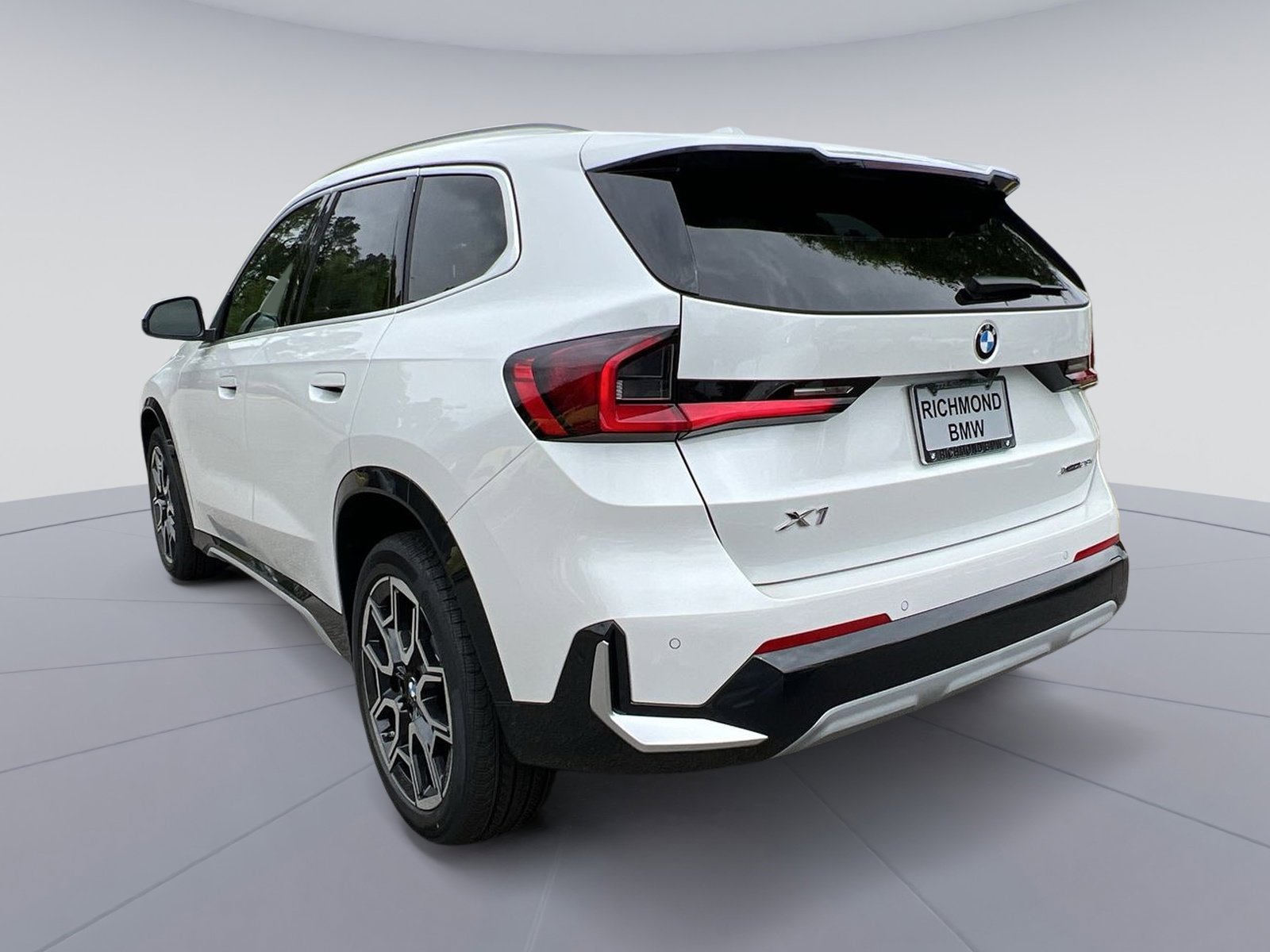 Certified 2025 BMW X1 xDrive28i w/ Technology Package image 3