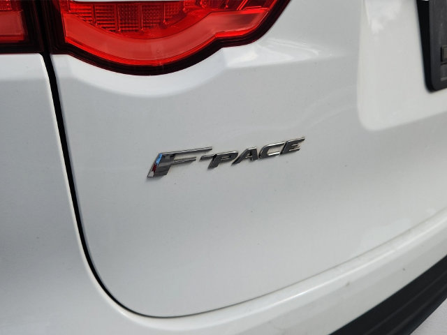 Used 2017 Jaguar F-PACE Premium AWD/4WD image 4