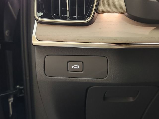 New 2026 Volvo XC90 B6 Plus w/ Protection Package Premier AWD/4WD image 22