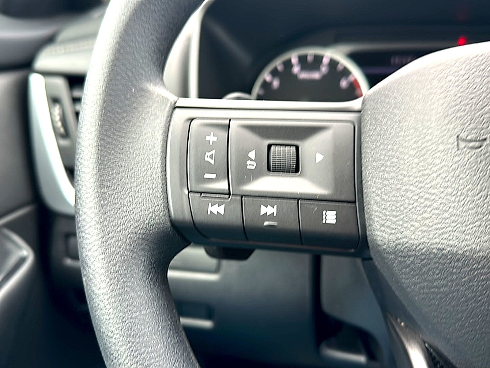 Certified 2025 Nissan Rogue S image 29