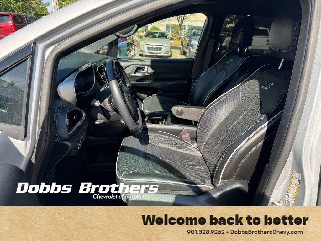 Used 2022 Chrysler Pacifica Limited w/ Uconnect Theater Family Group FWD image 10