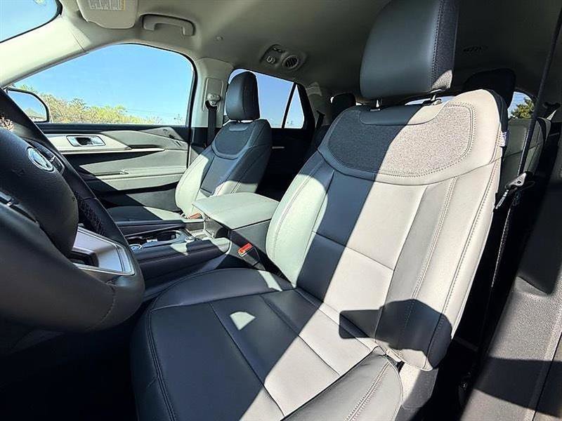 Used 2026 Ford Explorer Active w/ Active Comfort Package image 23