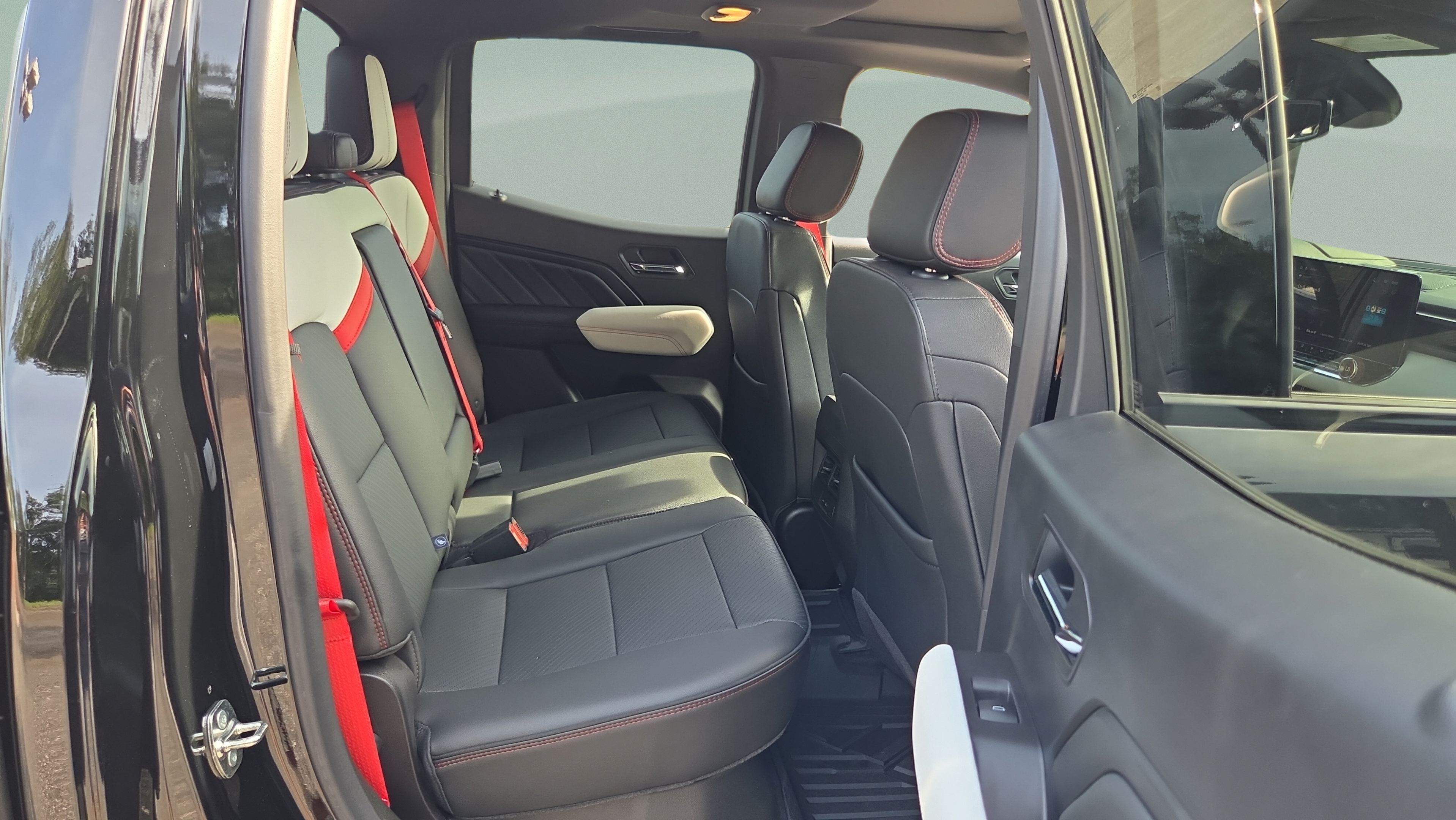 Used 2026 GMC Canyon AT4X AWD/4WD image 14