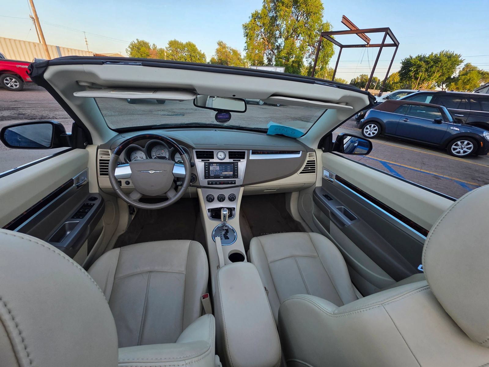 Used 2008 Chrysler Sebring Limited w/ Luxury Group FWD image 19