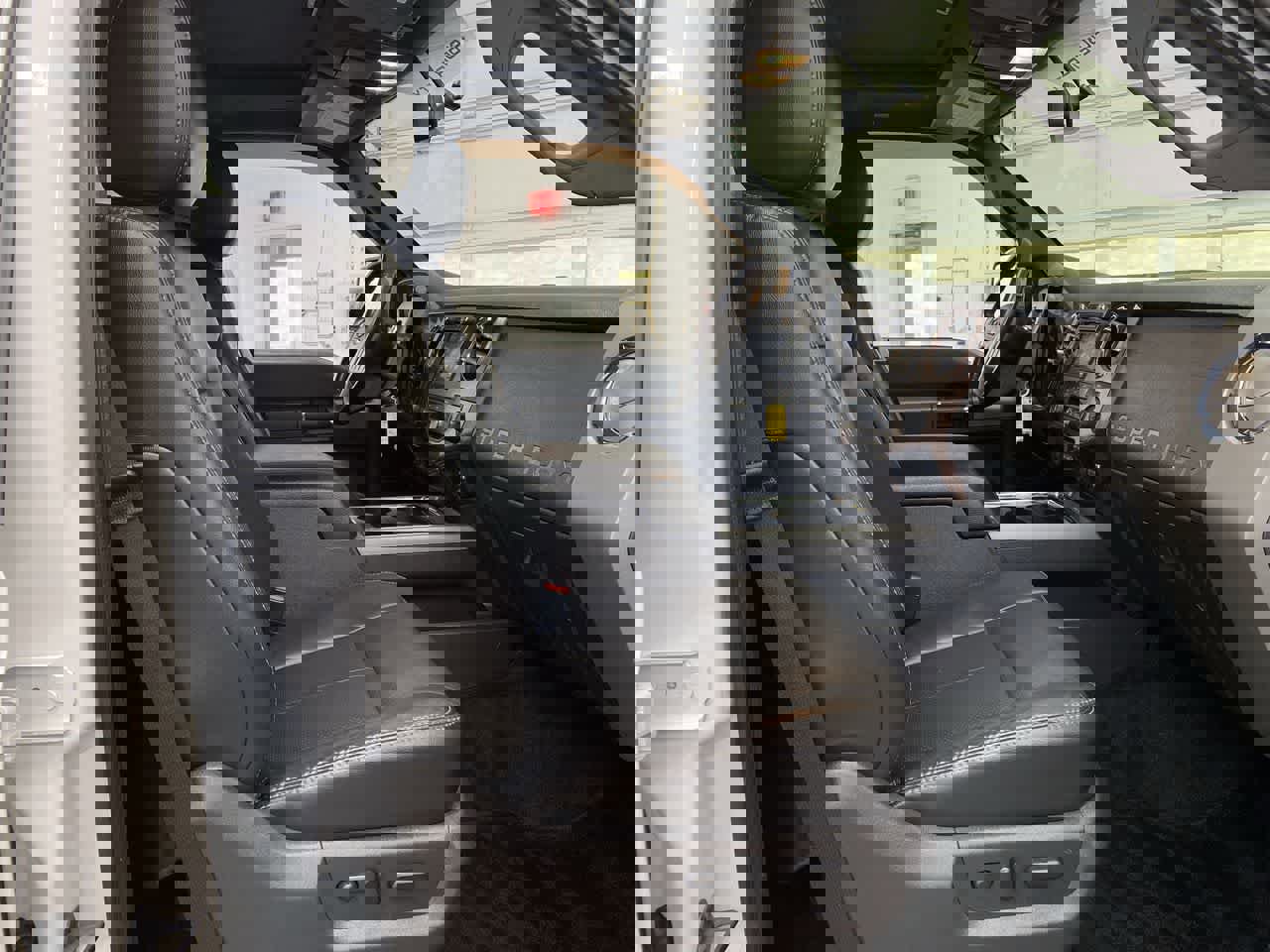 Used 2012 Ford F250 Lariat w/ Chrome Pkg AWD/4WD image 19