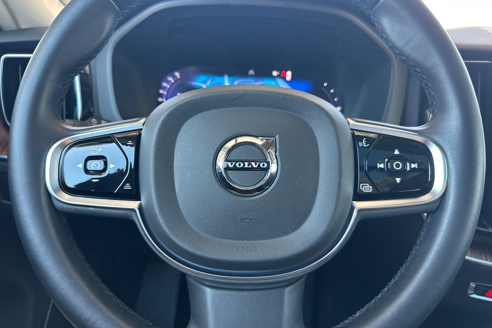 Certified 2023 Volvo XC60 T8 Plus AWD/4WD image 30