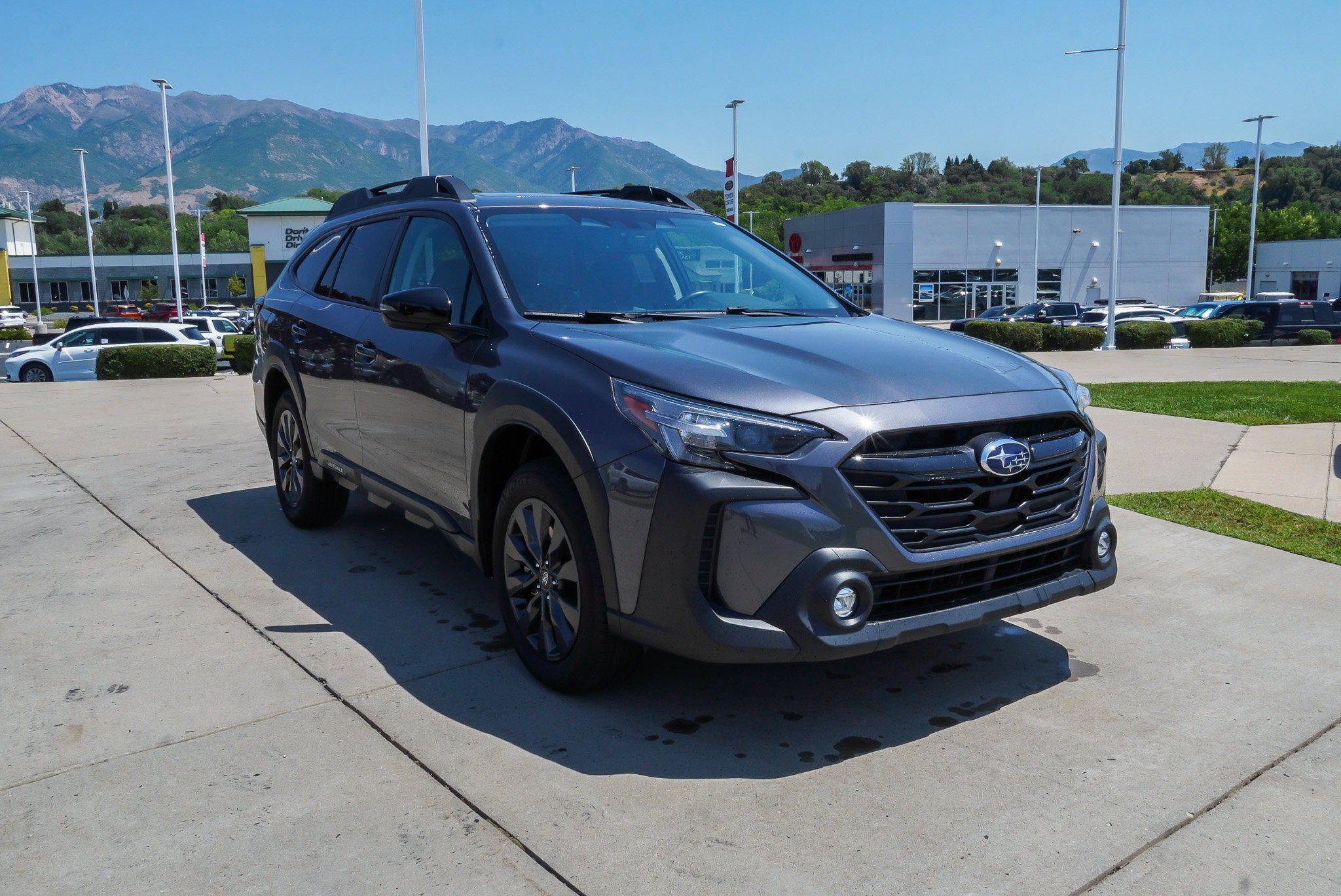 Used 2025 Subaru Outback Onyx Edition XT AWD/4WD image 2
