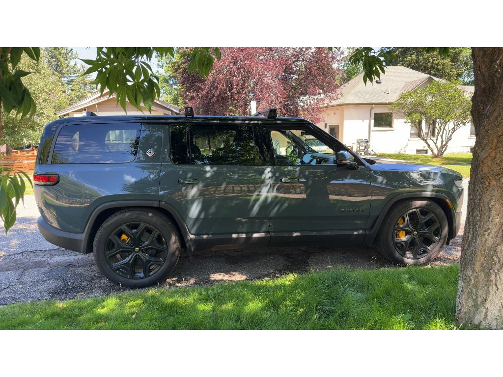 Used 2026 Rivian R1S Premium AWD/4WD image 4