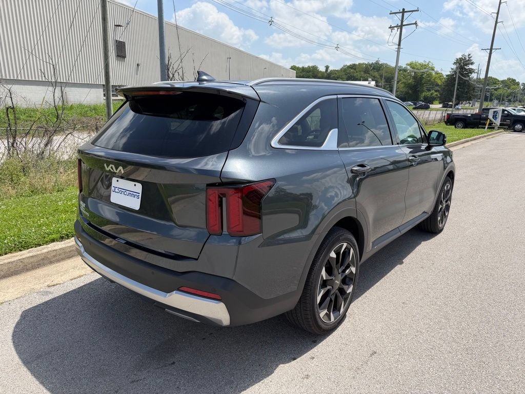 Used 2025 Kia Sorento EX FWD image 3