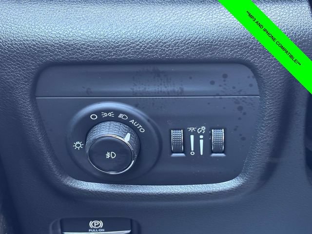 Used 2024 Jeep Grand Cherokee Limited w/ Black Appearance Package AWD/4WD image 12