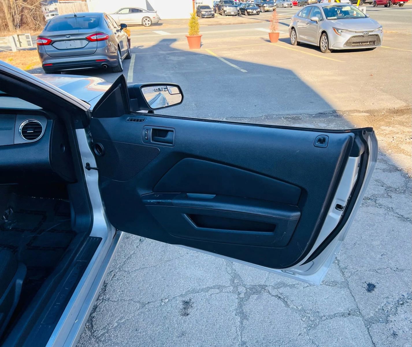 Used 2014 Ford Mustang Convertible image 16
