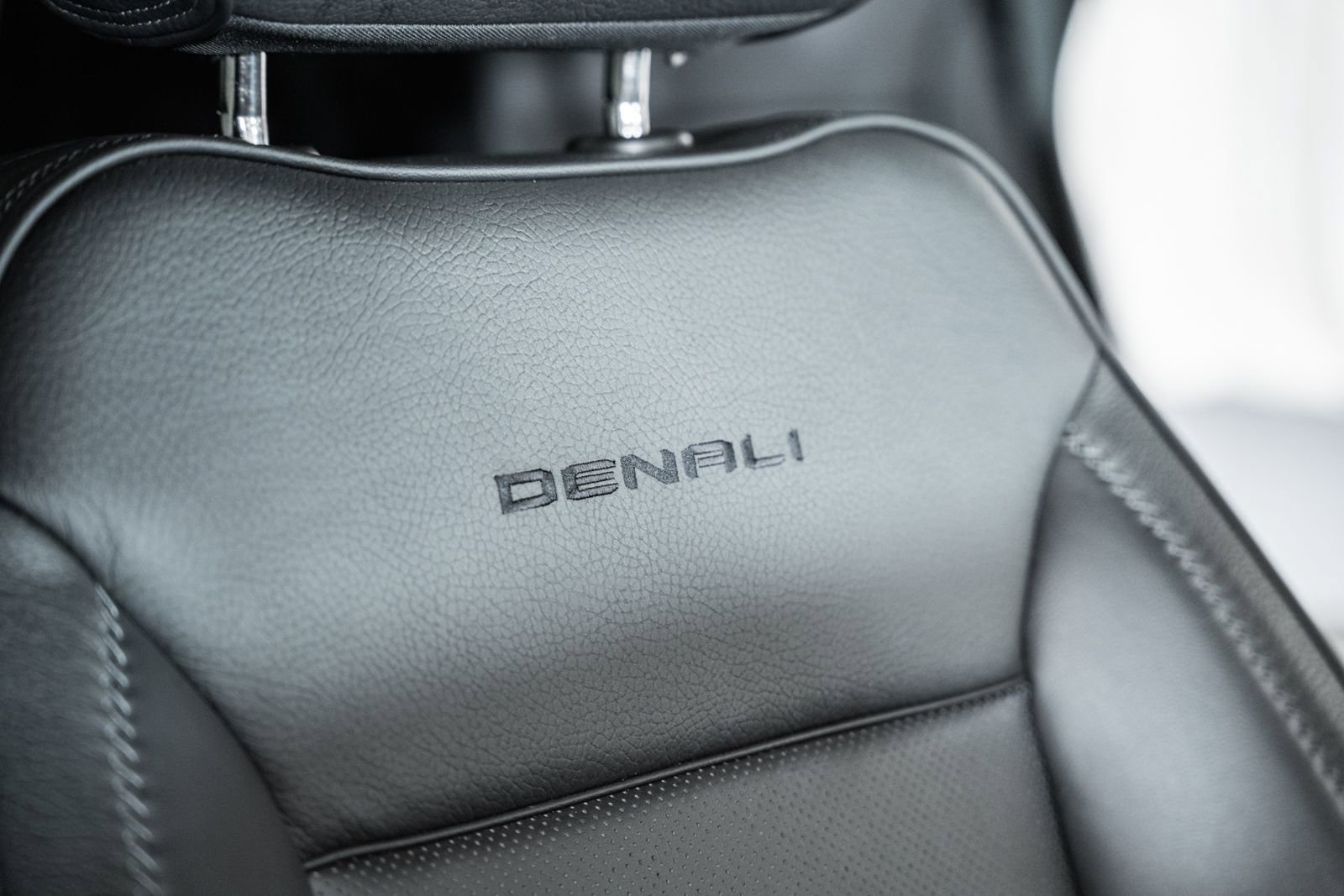 Used 2022 GMC Yukon Denali w/ Denali Premium Package AWD/4WD image 45