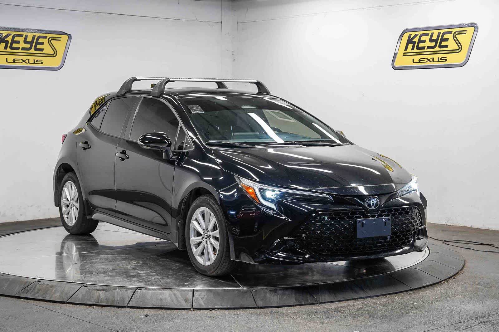 Used 2025 Toyota Corolla SE w/ SE Package FWD image 5