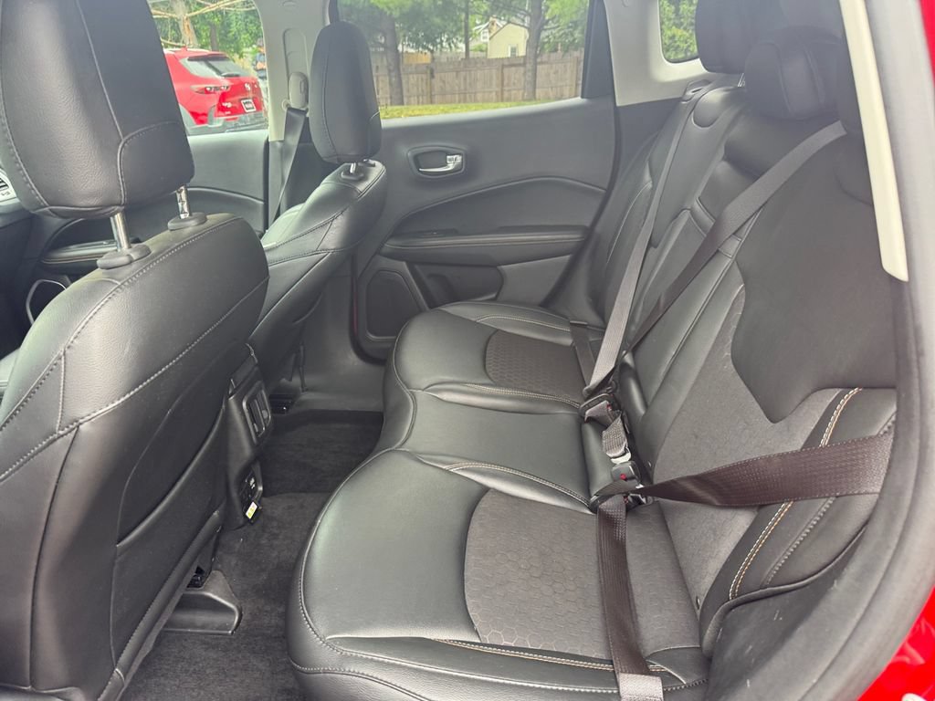 Used 2019 Jeep Compass Latitude w/ Cold Weather Group AWD/4WD image 18