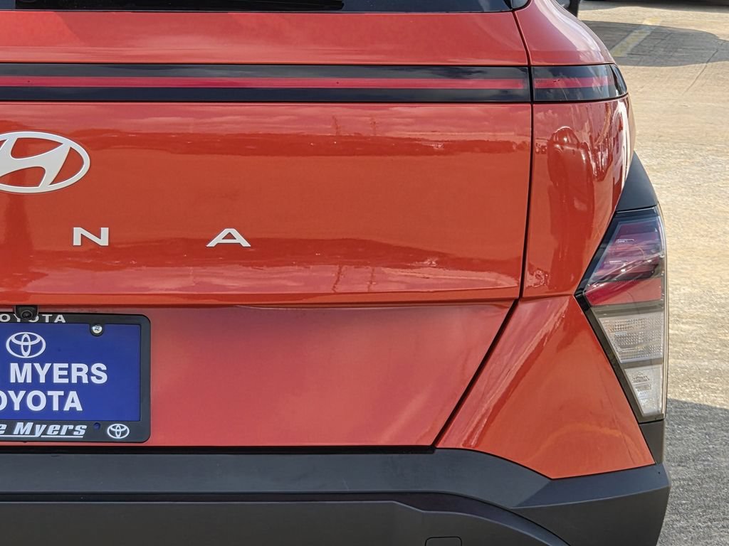 Used 2025 Hyundai Kona SEL FWD image 9