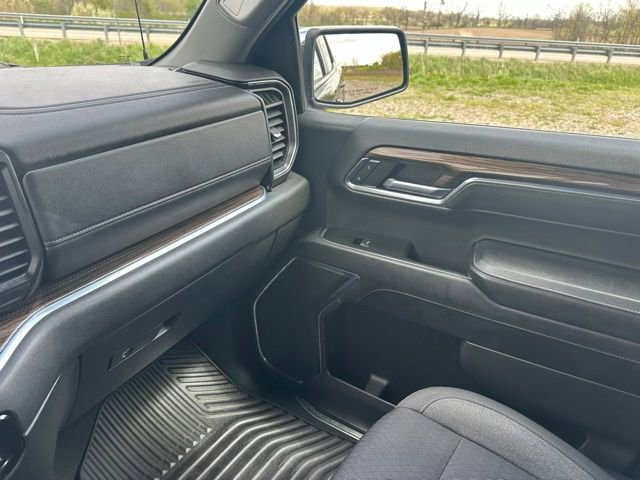 Used 2024 Chevrolet Silverado 1500 LT AWD/4WD image 47