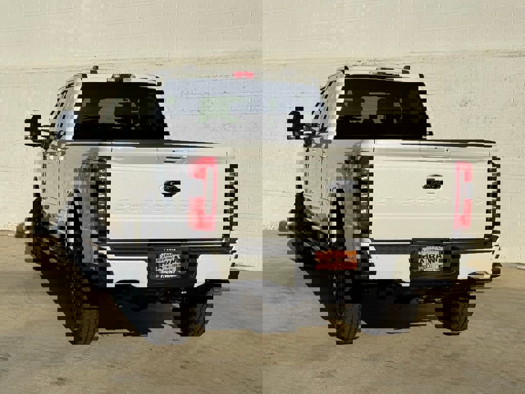 New 2026 Ford F250 Lariat w/ Black Appearance Package image 4