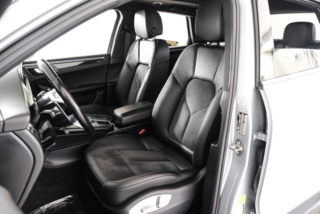 Used 2019 Porsche Macan w/ Premium Package AWD/4WD image 37