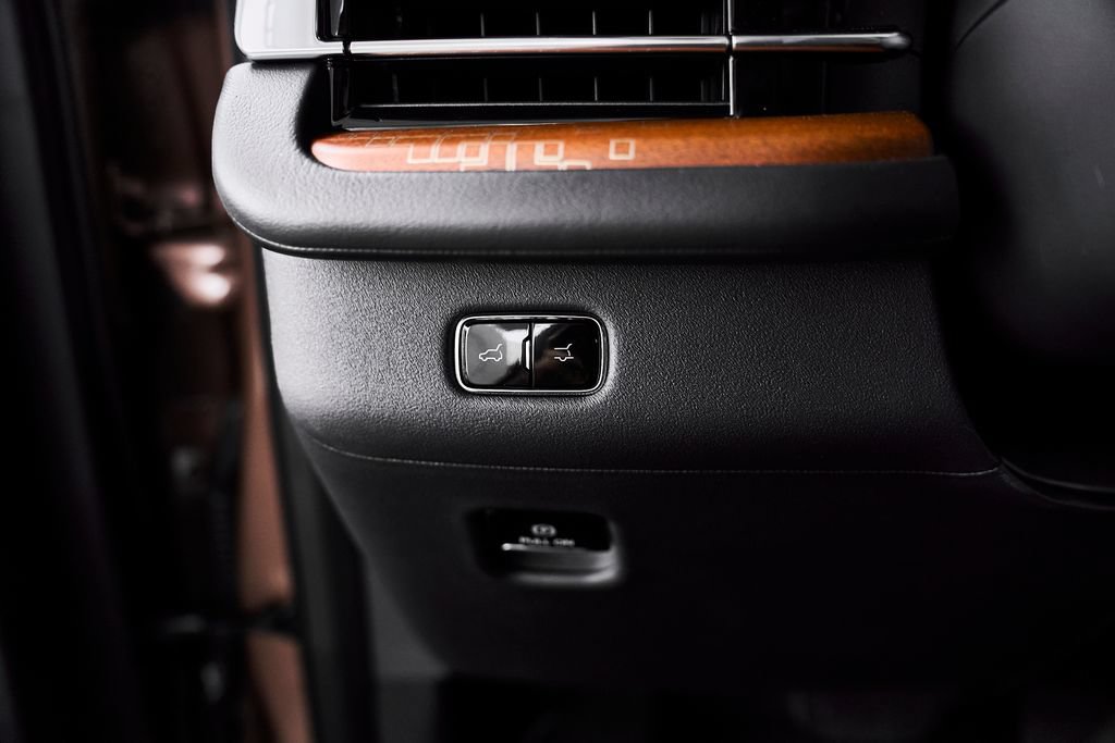Used 2025 Lincoln Navigator Black Label AWD/4WD image 19