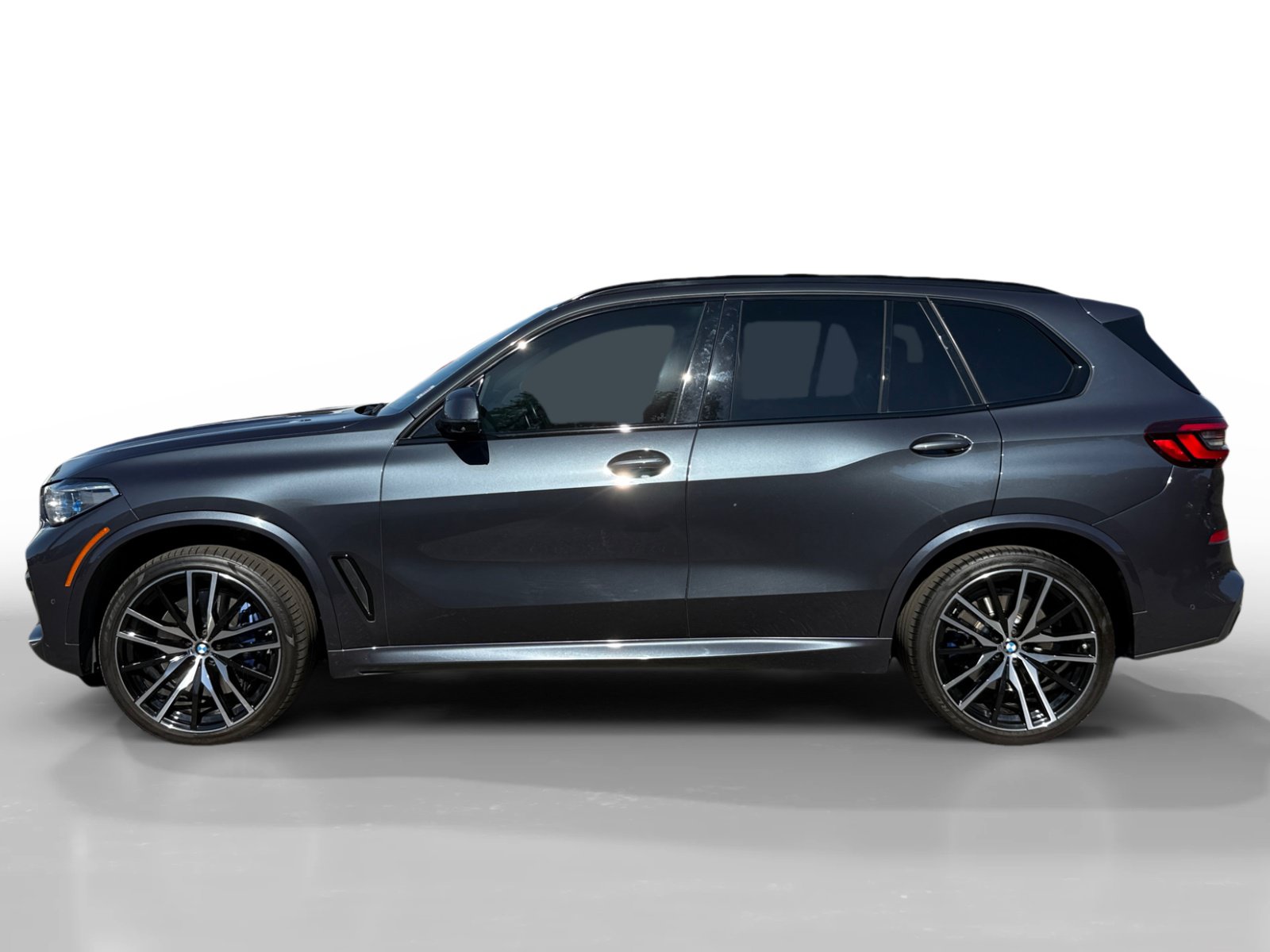 Used 2022 BMW X5 M50i w/ Executive Package AWD/4WD image 2