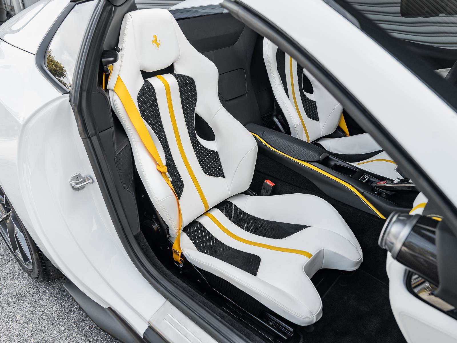 Used 2021 Ferrari 812 GTS RWD image 12