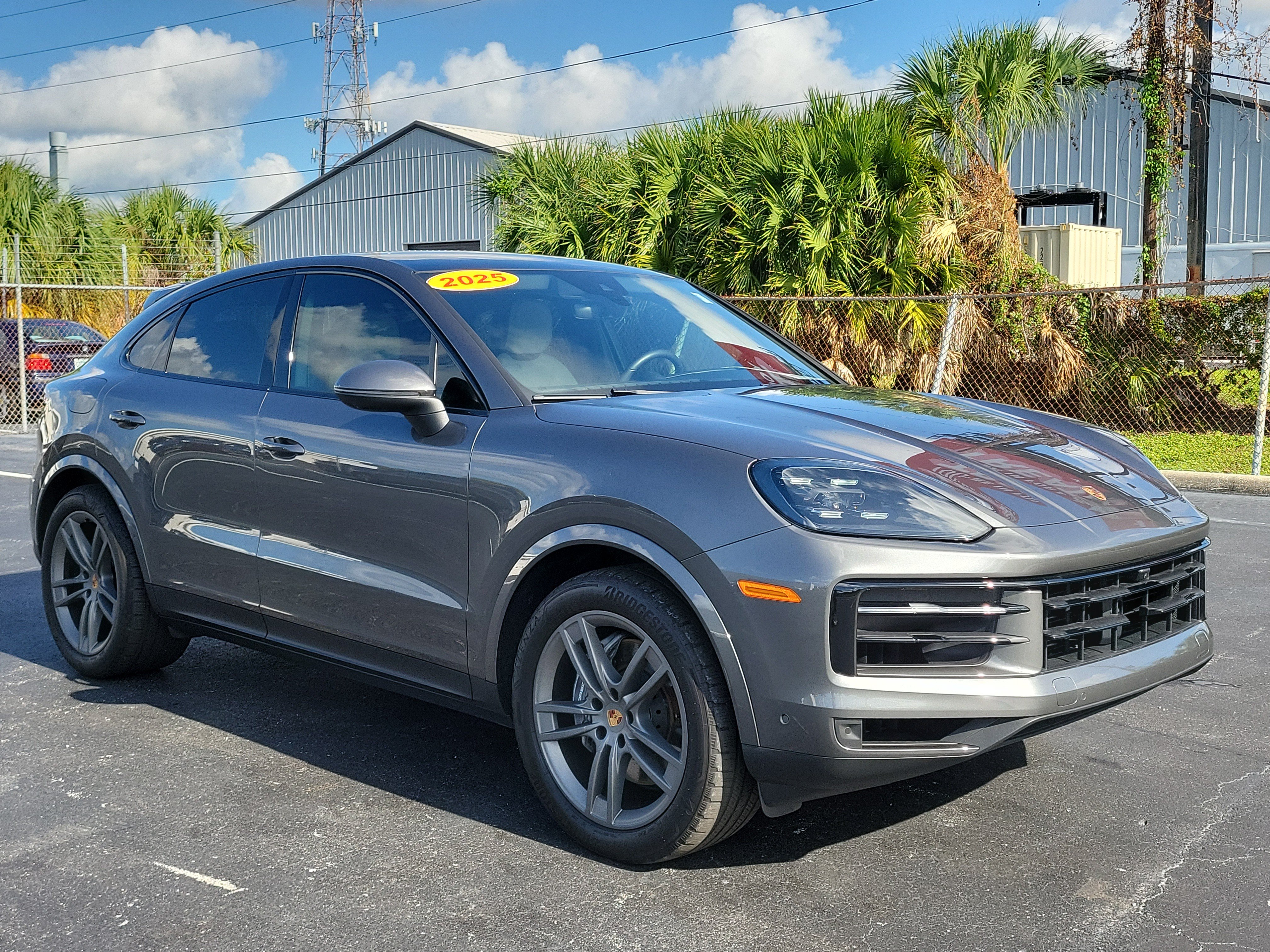 Used 2025 Porsche Cayenne Coupe AWD/4WD image 2