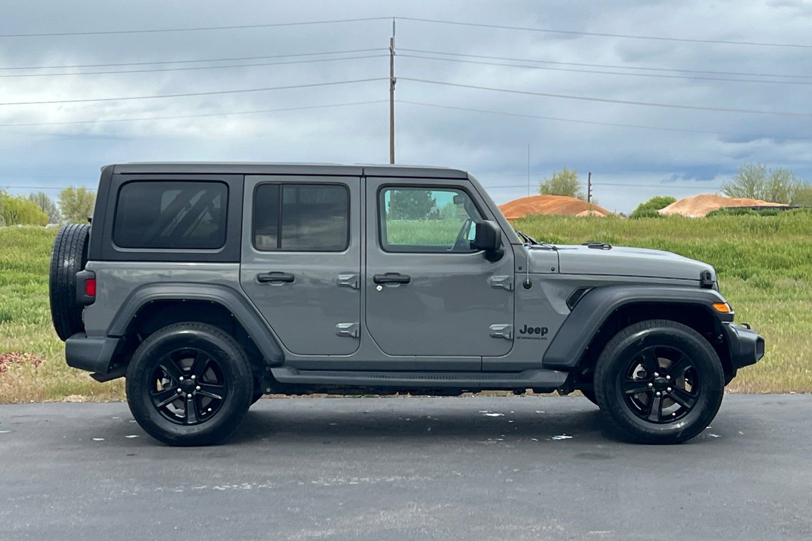 Used 2023 Jeep Wrangler Sport image 3