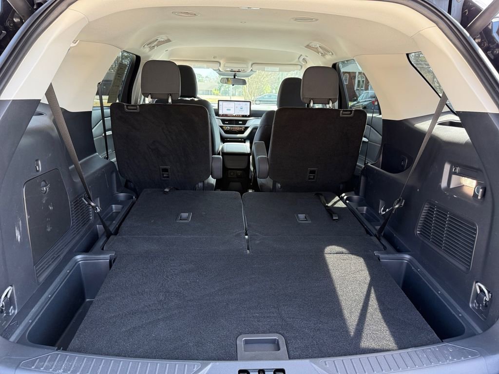 Used 2025 Ford Explorer Active image 16