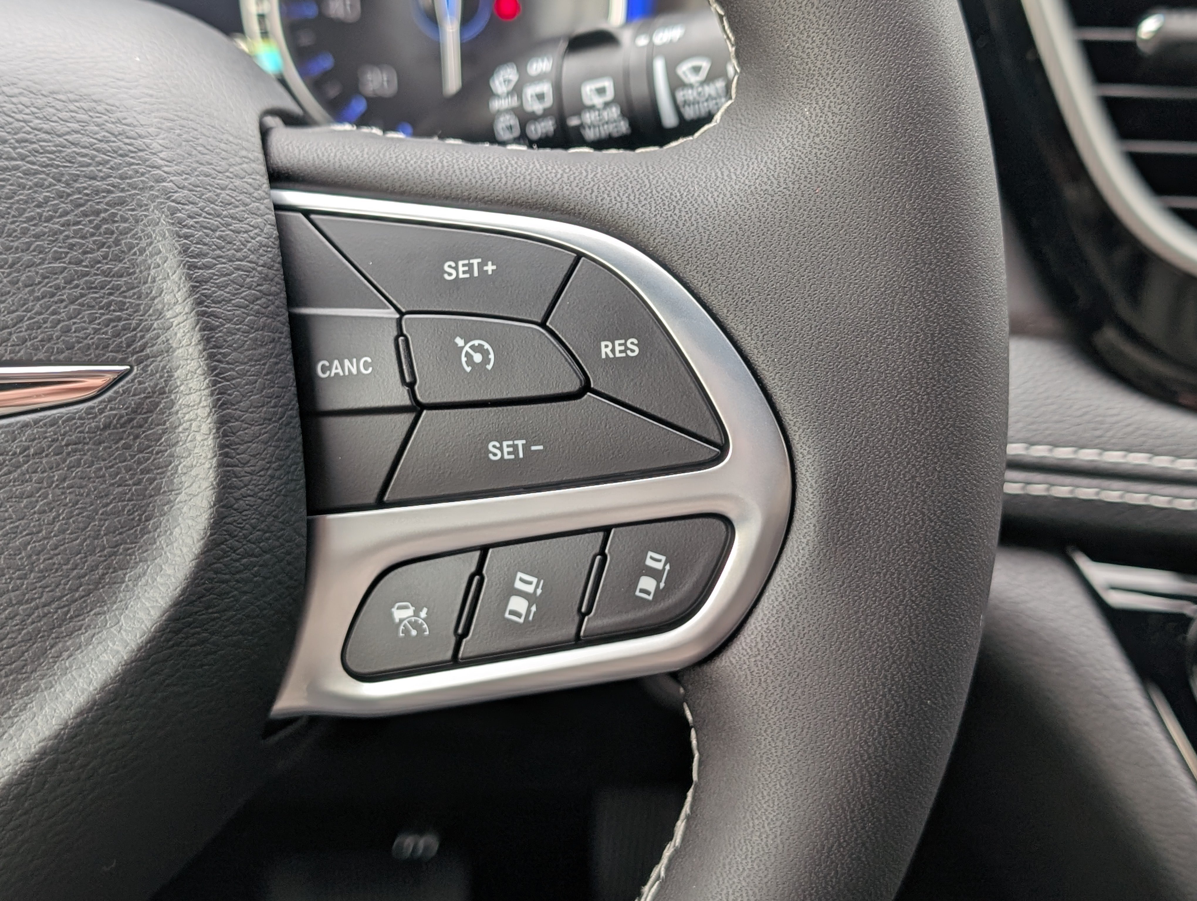 New 2026 Chrysler Pacifica Select AWD/4WD image 24