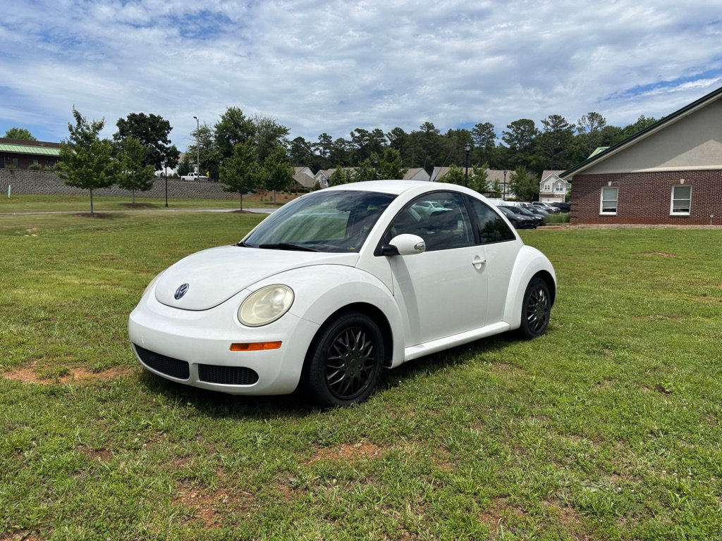 Used 2010 Volkswagen Beetle Coupe FWD image 1