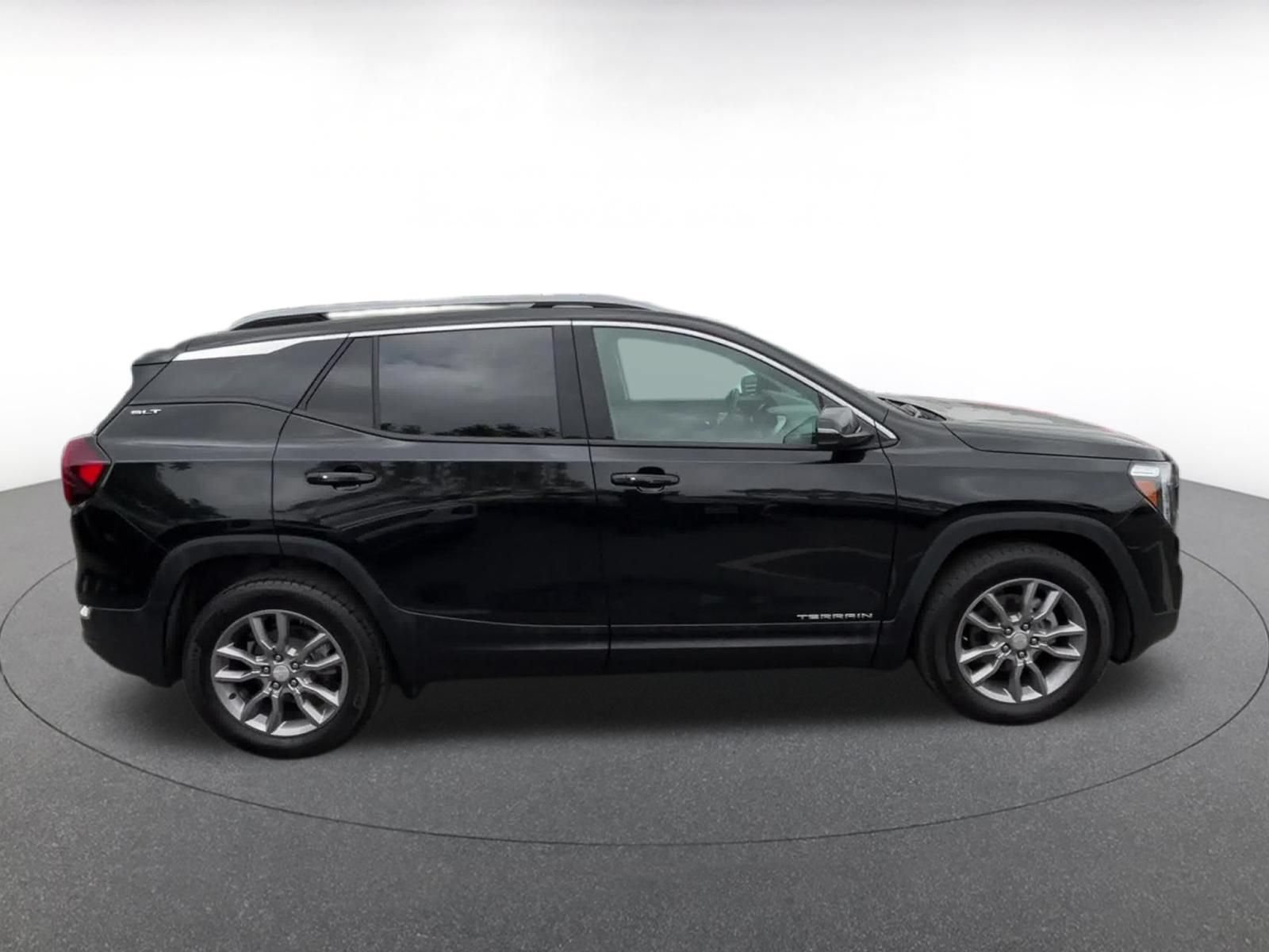 Used 2024 GMC Terrain SLT AWD/4WD image 16
